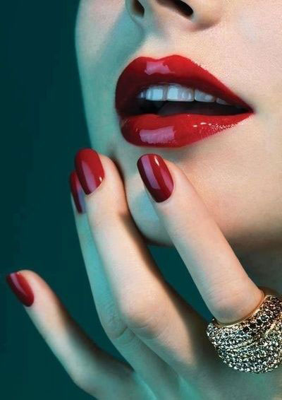 Simple-Red-Nail-Art-Designs-Ideas-For-Girls-2013-2014-4