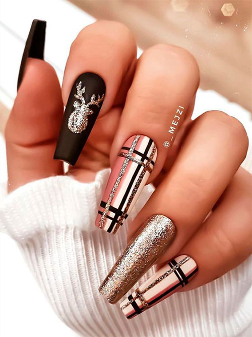 Winter-Christmas-Coffin-Nail-Art-Designs-Perfect-For-The-Holidays-2021-9