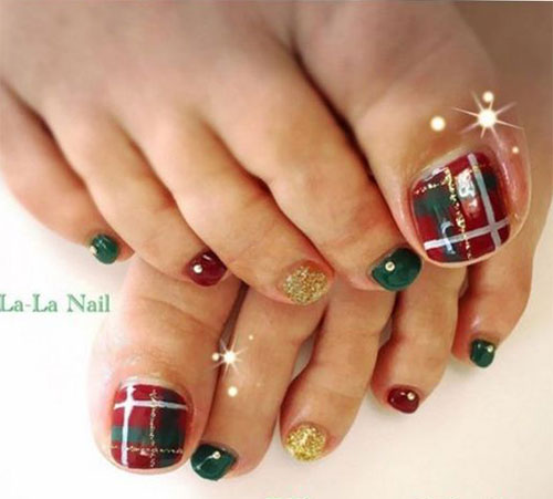 Cute-Christmas-Toe-Nail-Art-Ideas-2021-3