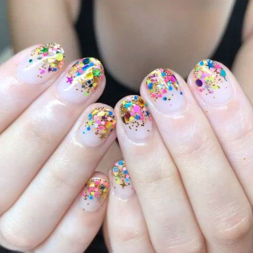 Confetti-Glitter-Nails-The-Latest-Trend-In-2022-5