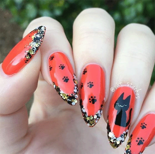 Get-In-The-Halloween-Spirit-With-These-Almond-Shape-Nails-4