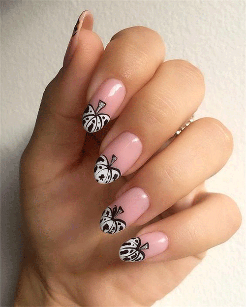 Get-In-The-Halloween-Spirit-With-These-Almond-Shape-Nails-9