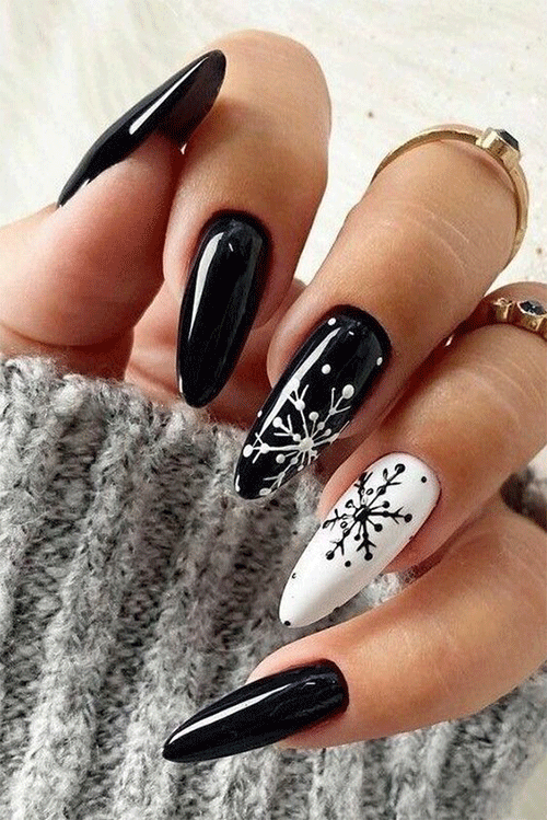 15-Awesome-Winter-Gel-Nail-Ideas-You'll-Love-12