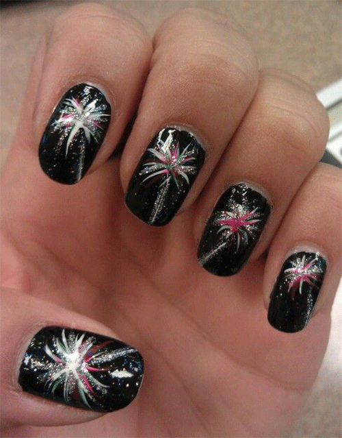 2023's-Top-New-Years-Eve-Nails-For-A-Shining-Start-8