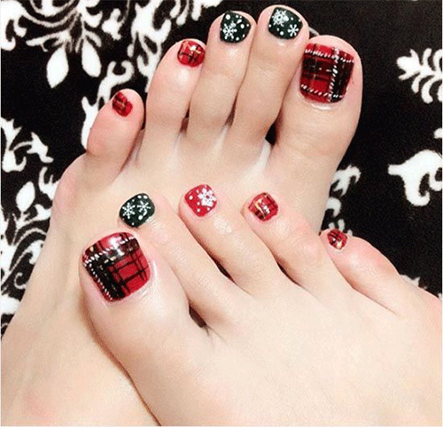 Easy-And-Totally-Cool-Toe-Nail-Art-Designs-To-Try-This-Holiday-Season-4
