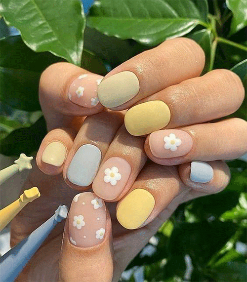 How-To-Create-A-Stunning-Daisy-Nail-Art-Look-For-Spring-2023-12