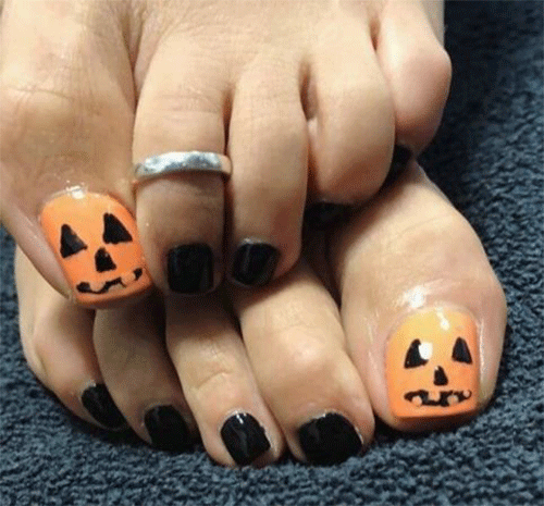 Simple-Halloween-Toe-Nail-Art-2023-For-A-Boo-tiful-Look-4